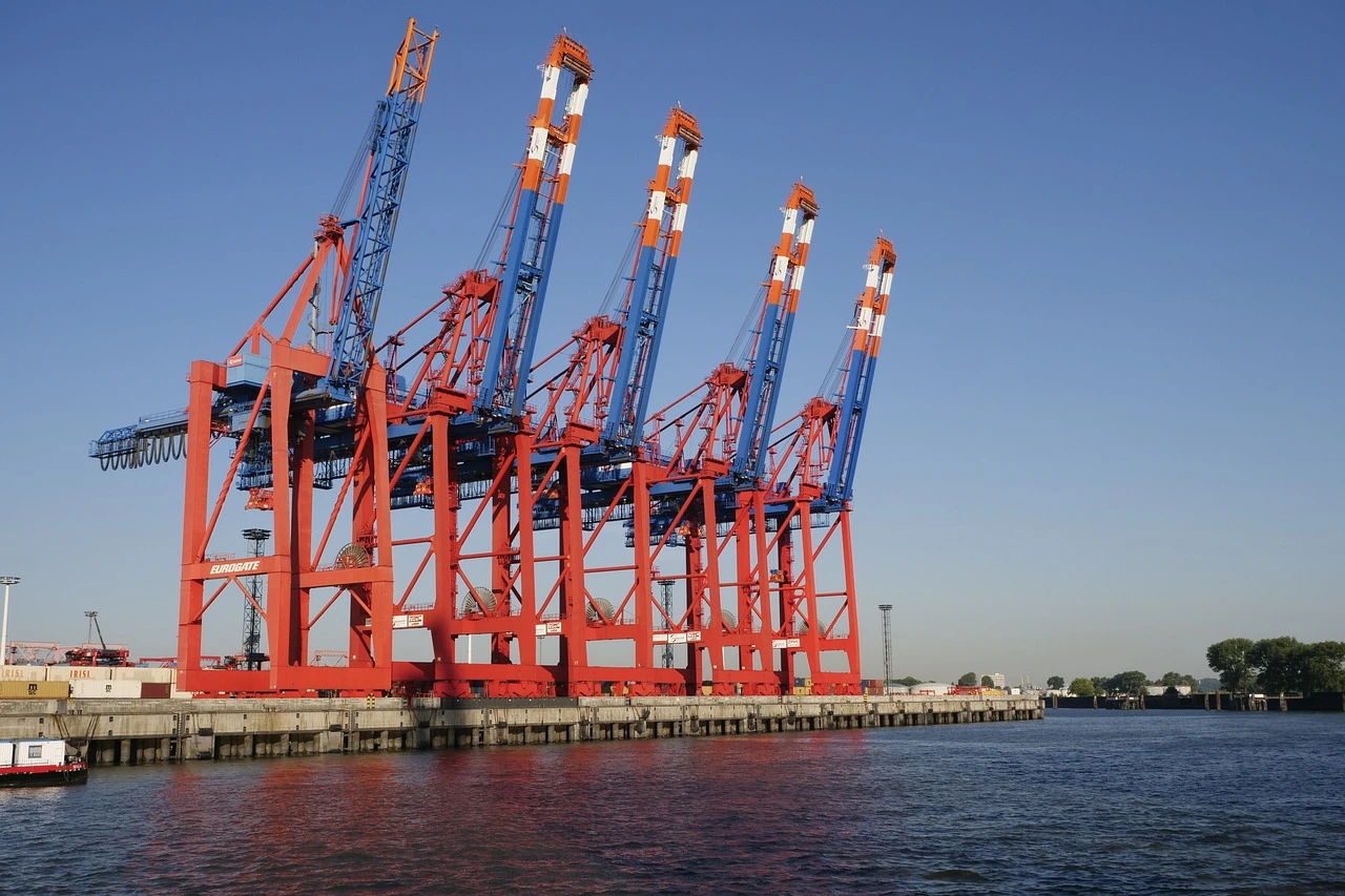 port-industry-3566821_1280 Tăng Cường Quản Lý, Giám Sát Hải Quan Đối Với Hàng Hóa Đưa Vào, Lưu Giữ, Đưa Ra Cảng, Kho, Bãi